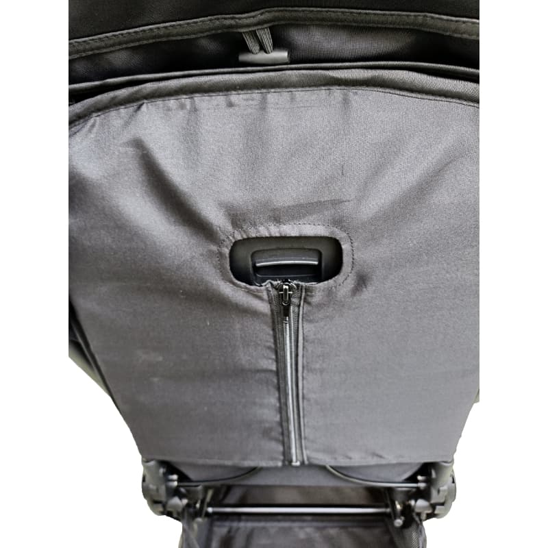 5-point Harness with Shoulder Pads