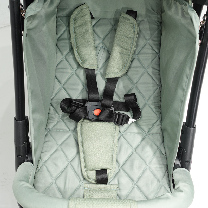 5-Point harness with shoulder pads