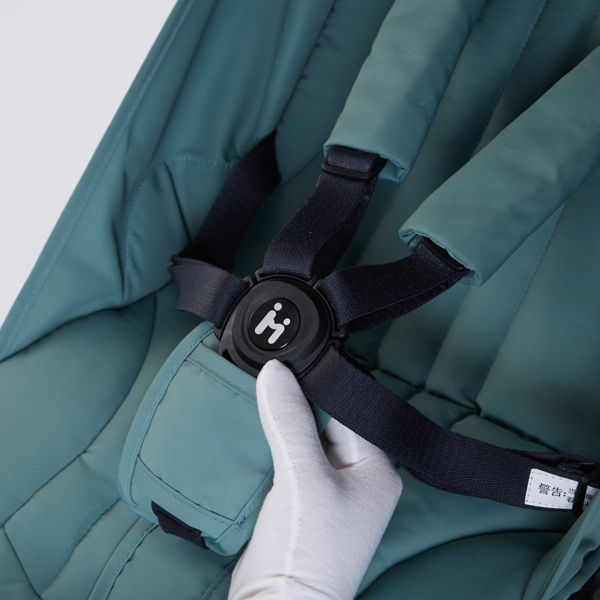 5-point harness with shoulder pads