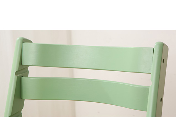 Curved backrest designed for ergonomic comfort